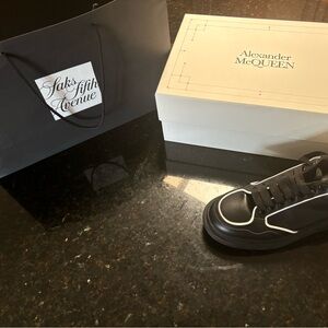 Alexander Mcqueens oversized black/white